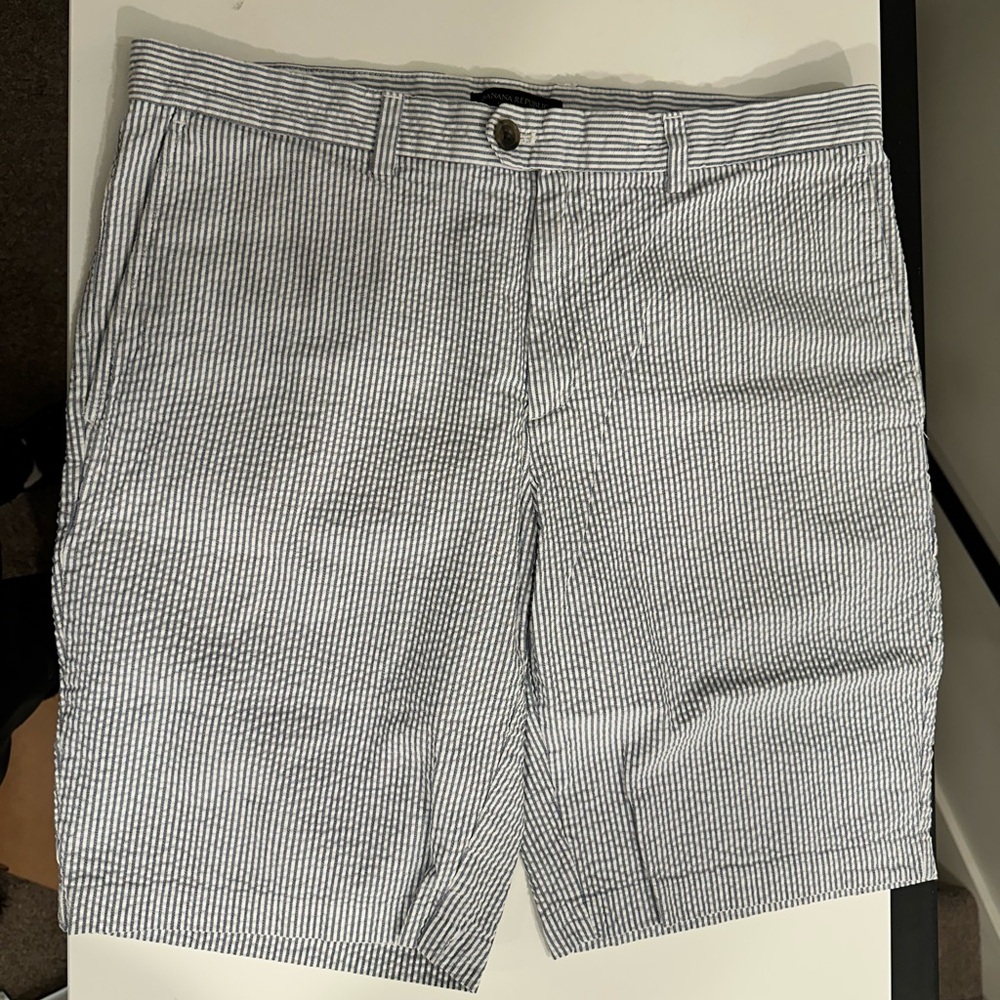 Banana Republic White & Navy Seersucker Flat-Front Shorts